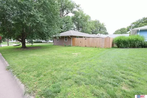 113 E 9th St, Stromsburg, NE 68666 photo 3