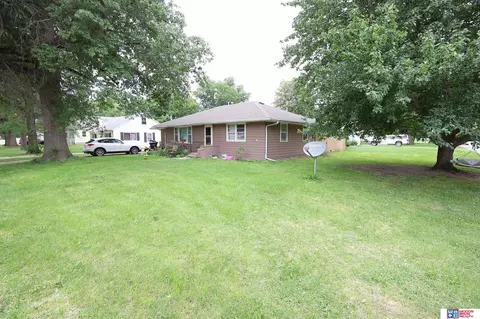113 E 9th St, Stromsburg, NE 68666 photo 2