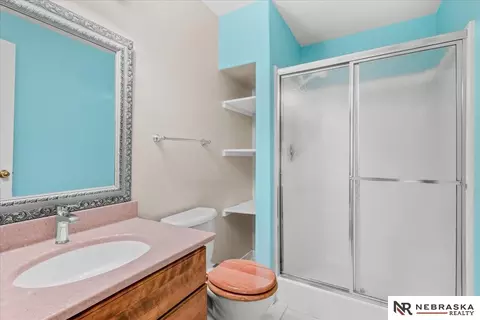 Bath - 402 7th St, Waterloo, NE 68069 photo 2 of 2