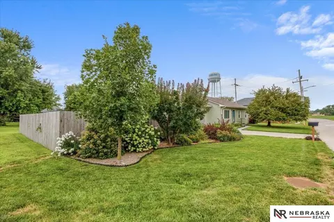 Exterior - 402 7th St, Waterloo, NE 68069 photo 1 of 9
