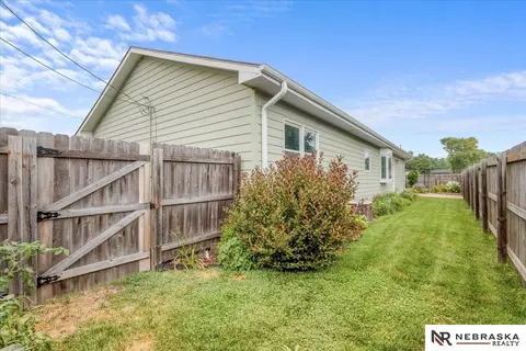 Exterior - 402 7th St, Waterloo, NE 68069 photo 5 of 9