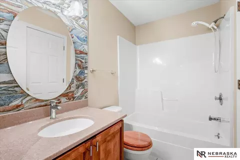 Bath - 402 7th St, Waterloo, NE 68069 photo 1 of 2