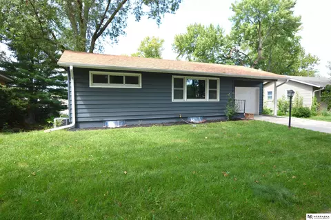 1925 E Manor Dr, Lincoln, NE 68506