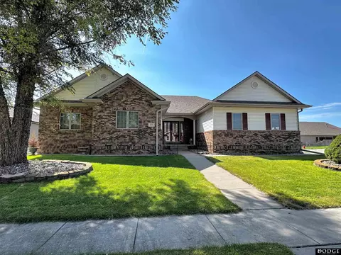 951 Abbey Ln, Fremont, NE 68025