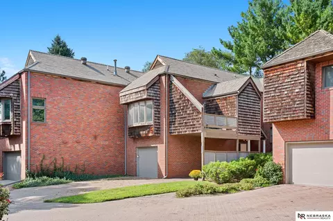 1306 Three Pines Ct, Lincoln, NE 68510