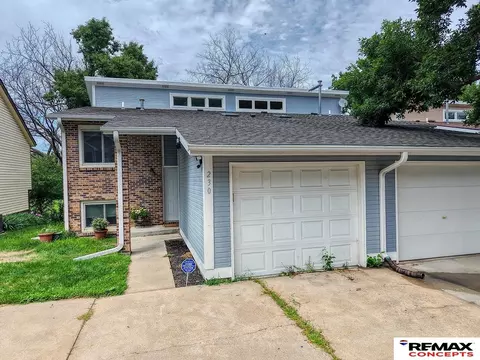 230 Parkside Ln, Lincoln, NE 68521