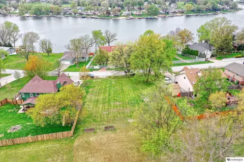 9019 Bellvue Dr, Plattsmouth, NE 68048