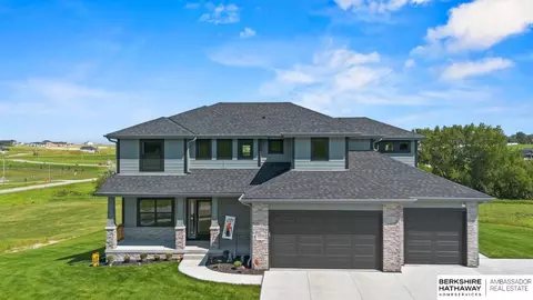 21910 Hackberry Dr, Gretna, NE 68028