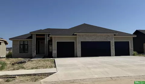 5819 N 214th Avenue Cir, Elkhorn, NE 68022