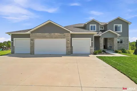2975 Twin Pines Rd, Lincoln, NE 68523