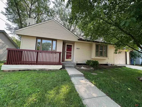 9717 Oak Ridge Dr, Bellevue, NE 68123