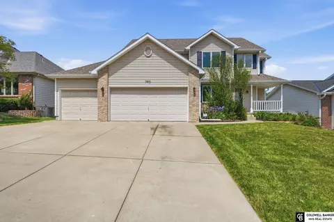 7910 Red Oak Rd, Lincoln, NE 68516