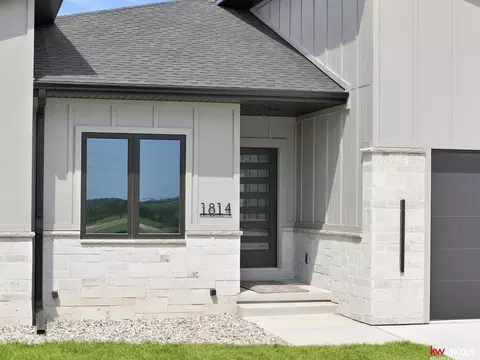 Exterior - 1814 E 8th St, Hickman, NE 68372 photo 4 of 7