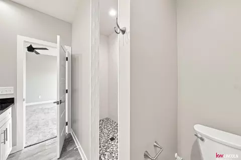 Bath - 1814 E 8th St, Hickman, NE 68372 photo 2 of 4