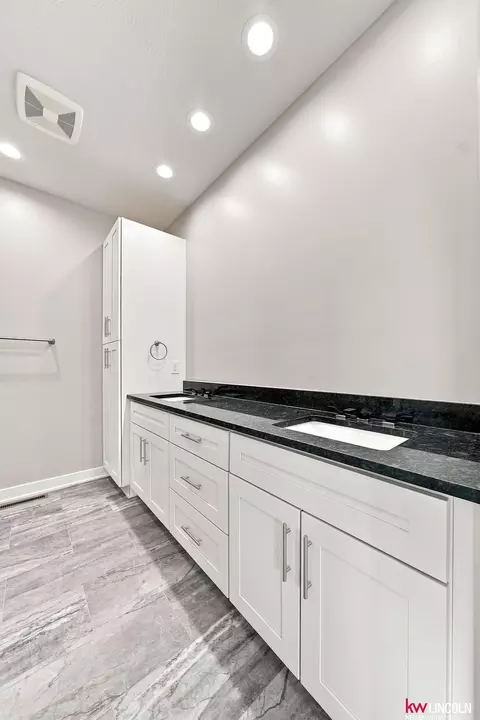 Bath - 1814 E 8th St, Hickman, NE 68372 photo 1 of 4