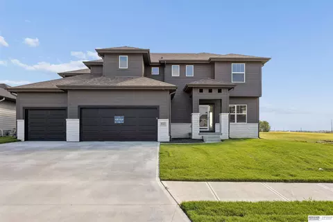6327 N 207 St, Elkhorn, NE 68022