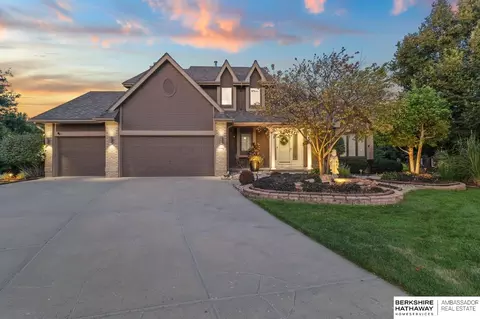 119 S 167th Cir, Omaha, NE 68118