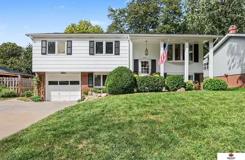 7810 Hickory Ln, Lincoln, NE 68510