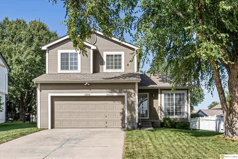 15206 Wirt St, Omaha, NE 68116