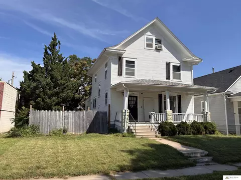 1720 Sumner St, Lincoln, NE 68502
