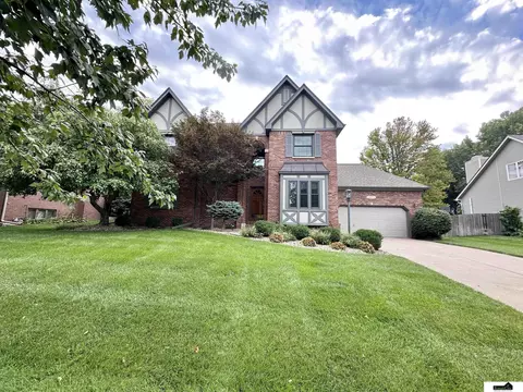 5937 Dobsons Ct, Lincoln, NE 68516