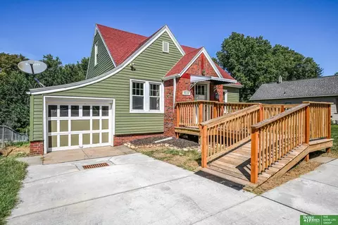 6524 Emmet St, Omaha, NE 68104