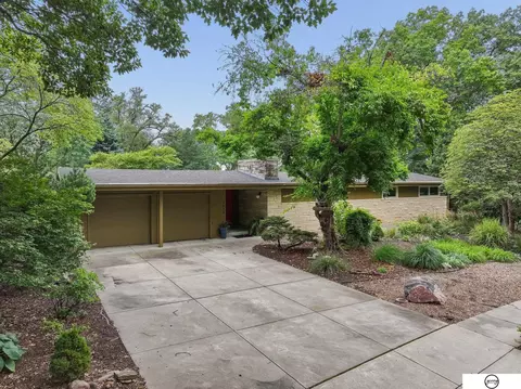 1619 Circle Dr, Lincoln, NE 68506