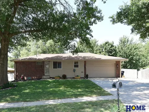 8510 Arrow Head Cir, Lincoln, NE 68520