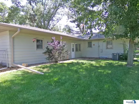 Exterior - 1718 Sara Rd, Beatrice, NE 68310 photo 3 of 5