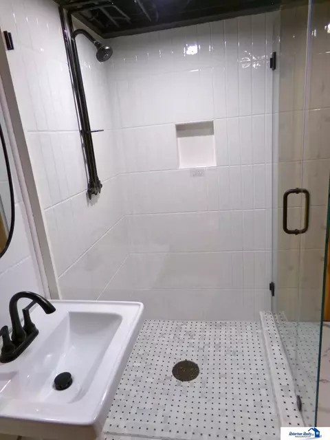 Bath - 1718 Sara Rd, Beatrice, NE 68310 photo 9 of 9
