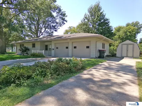 Exterior - 1718 Sara Rd, Beatrice, NE 68310 photo 2 of 5