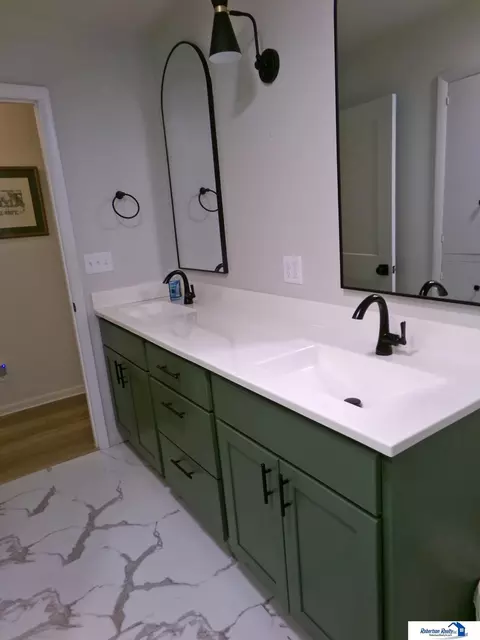 Bath - 1718 Sara Rd, Beatrice, NE 68310 photo 6 of 9