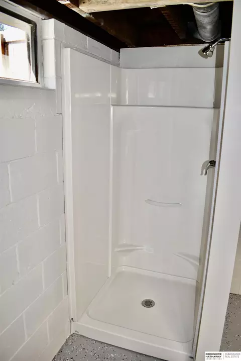 Bath - 713 5th St, Scribner, NE 68057 photo 4 of 4