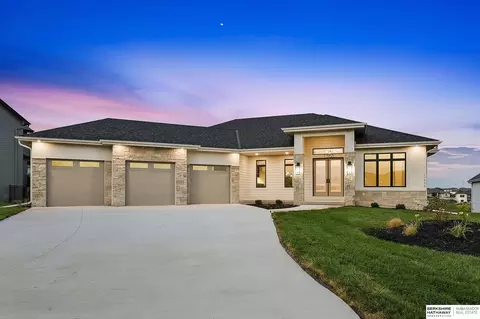 11553 S 123rd Ave, Papillion, NE 68046