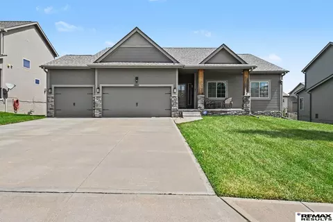 14807 S 24th St, Bellevue, NE 68123