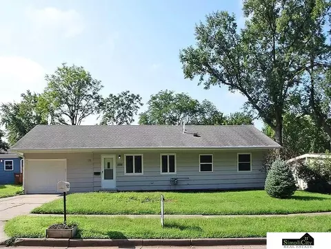 5725 Greenwood St, Lincoln, NE 68507