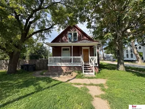422 N 8th St, Council Bluffs, IA 51503