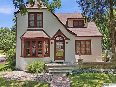 2400 Bradfield Dr, Lincoln, NE 68502