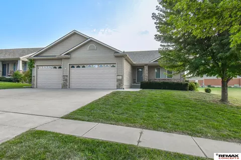 7750 Brummond Dr, Lincoln, NE 68516