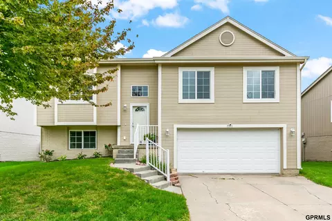 7391 N 77th St, Omaha, NE 68122