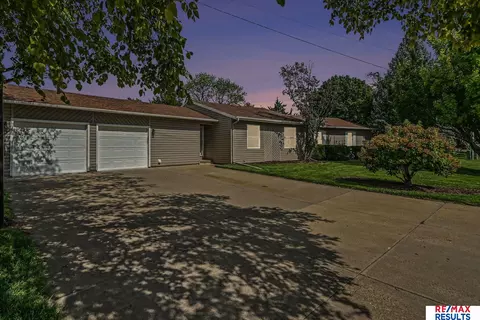 2506 Ponca Pt, Plattsmouth, NE 68048