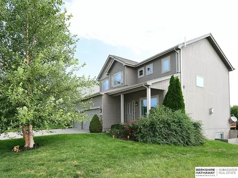 8215 S 190 Ave, Omaha, NE 68136