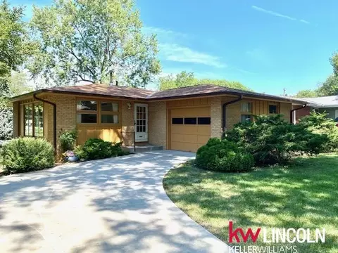 1321 W Avon Ln, Lincoln, NE 68505