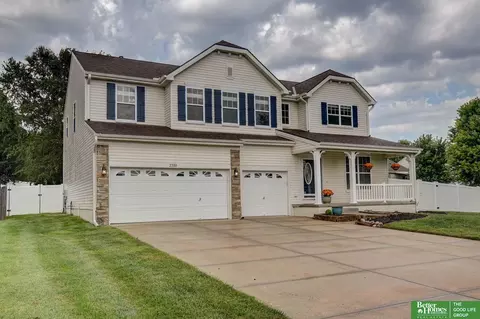 2310 Big Sky Dr, Papillion, NE 68046