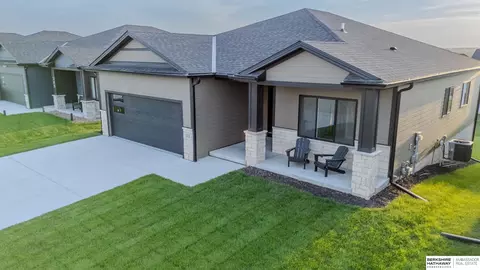 315 N 105th St, Lincoln, NE 68527