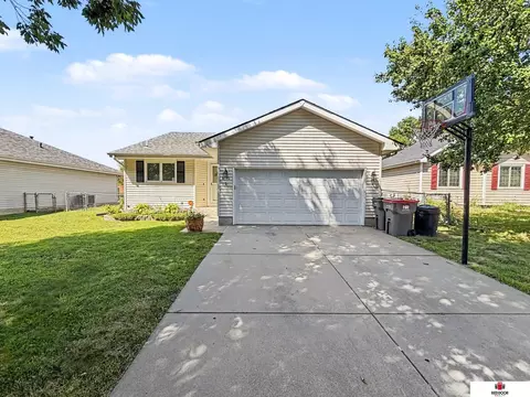 6115 NW 11 St, Lincoln, NE 68521
