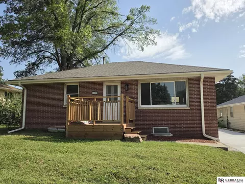 6911 Starr St, Lincoln, NE 68505
