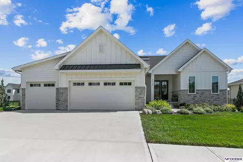 3329 S 212 Ave, Elkhorn, NE 68022