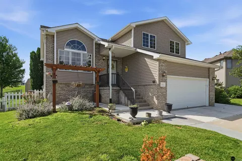 8951 Prairie Village Dr, Lincoln, NE 68507