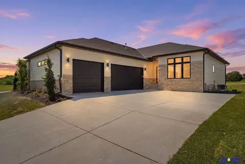 9207 Triana Ln, Lincoln, NE 68520